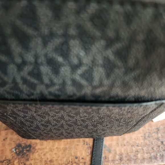 Michael Kors Kimberly Bucket Crossbody Bag - Picture 13 of 16